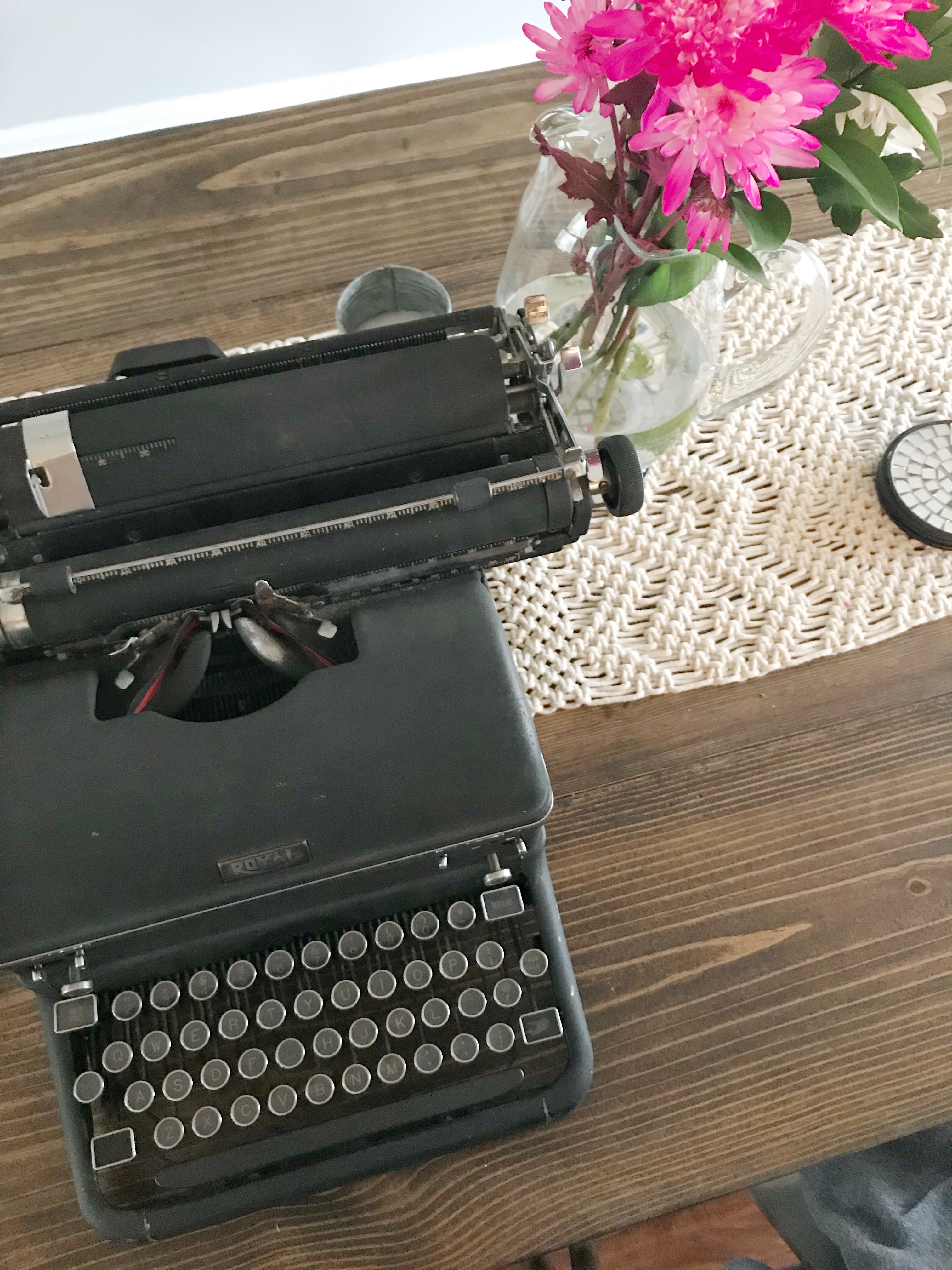 1940's typewriter & farmhouse style